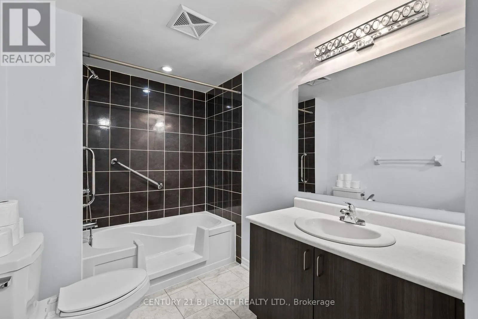 303 - 41 FERNDALE DRIVE S