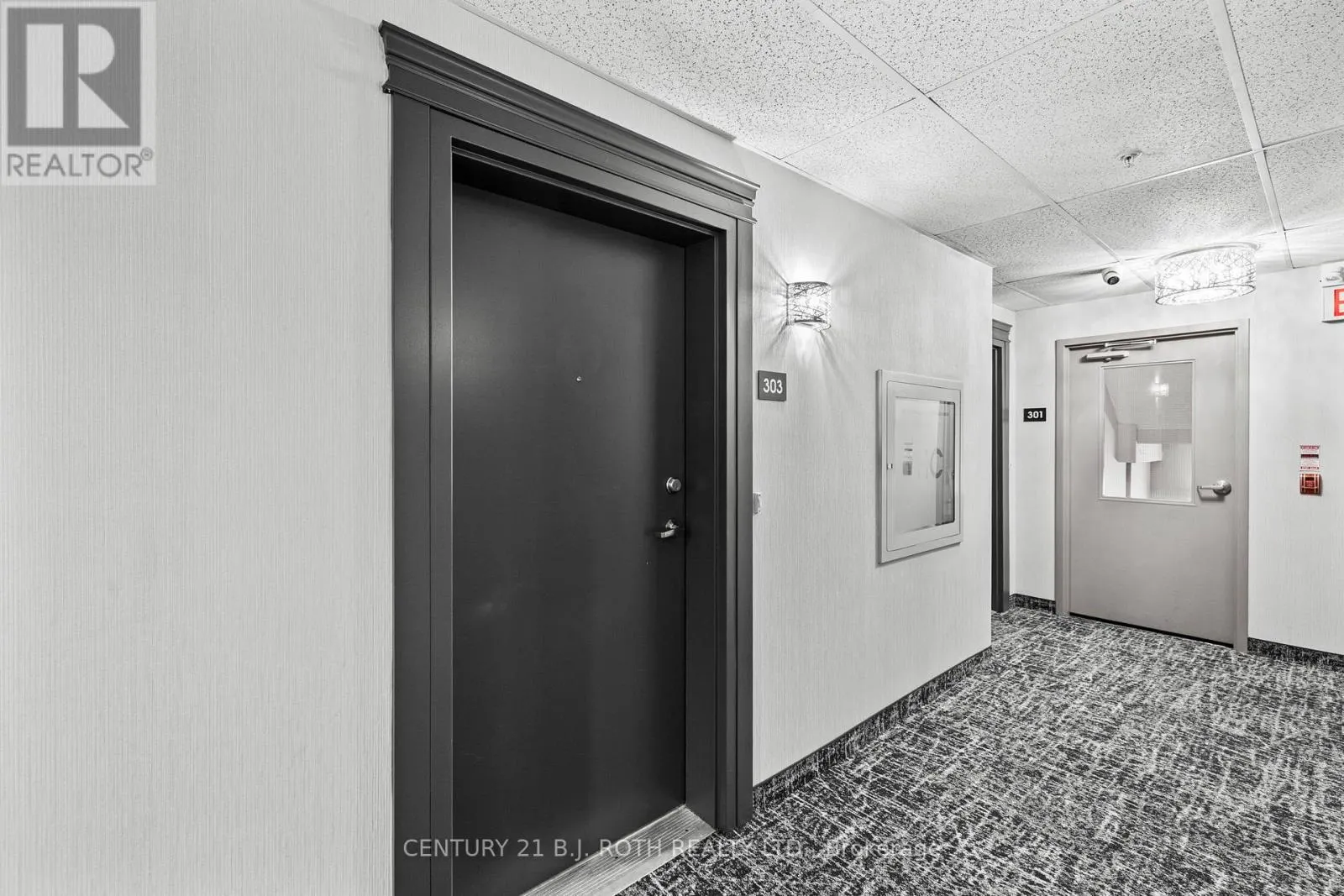 303 - 41 FERNDALE DRIVE S