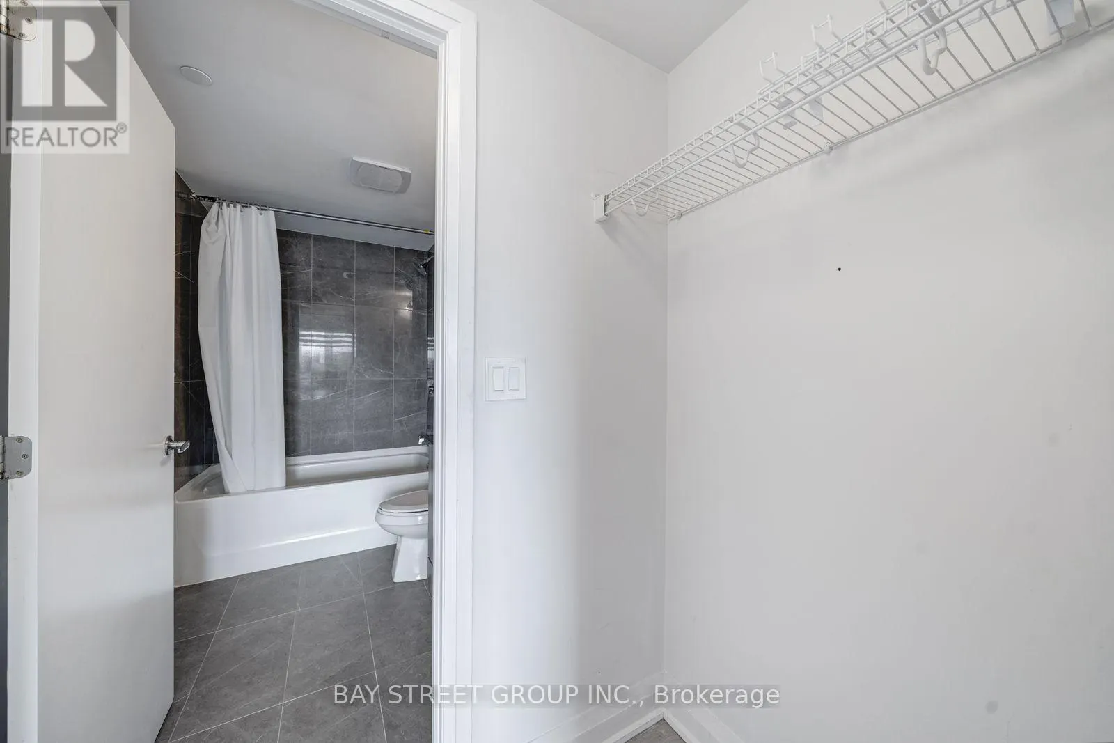 1011 - 58 LAKESIDE TERRACE