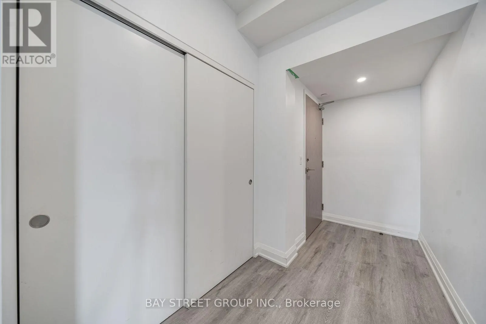 1011 - 58 LAKESIDE TERRACE