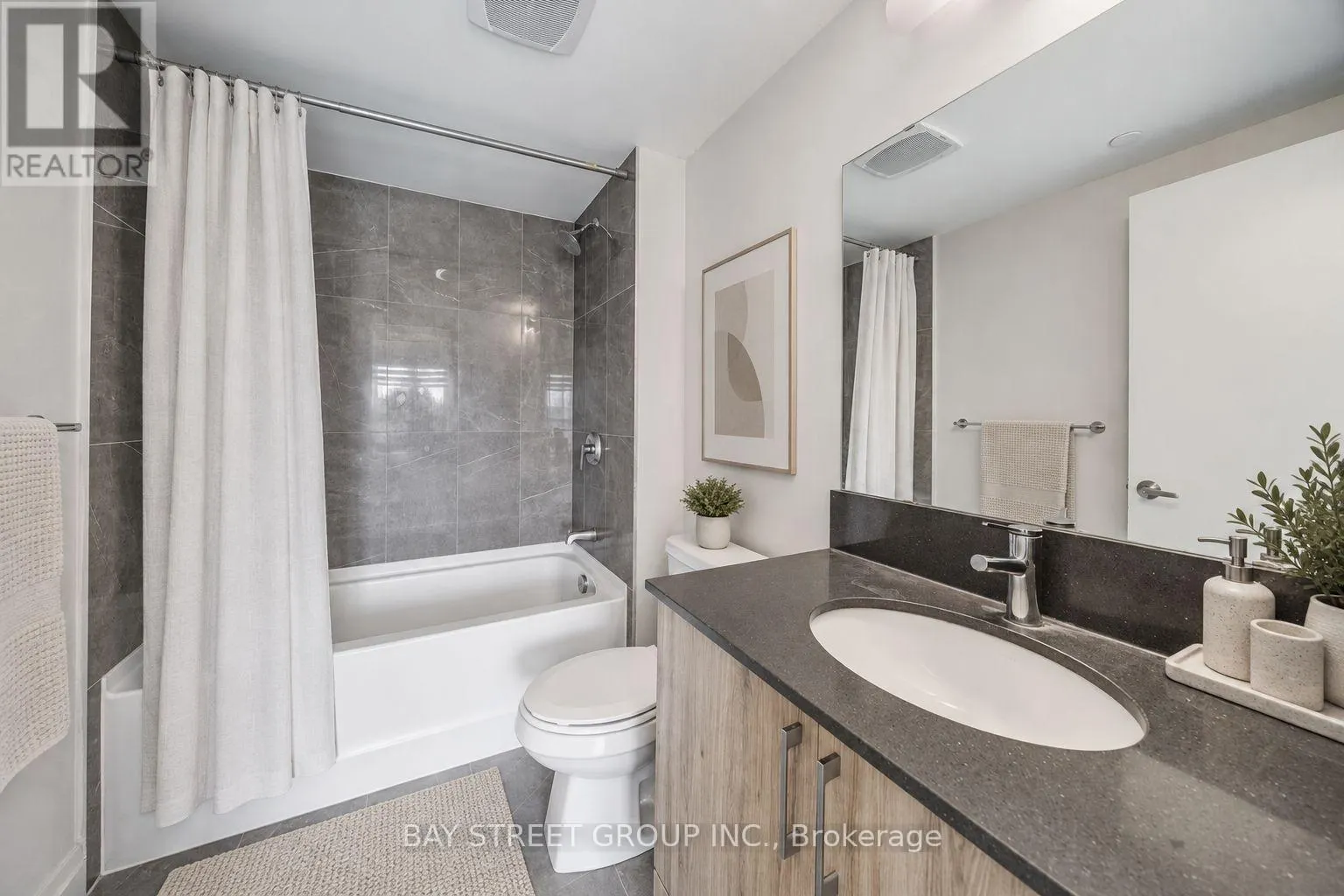 1011 - 58 LAKESIDE TERRACE