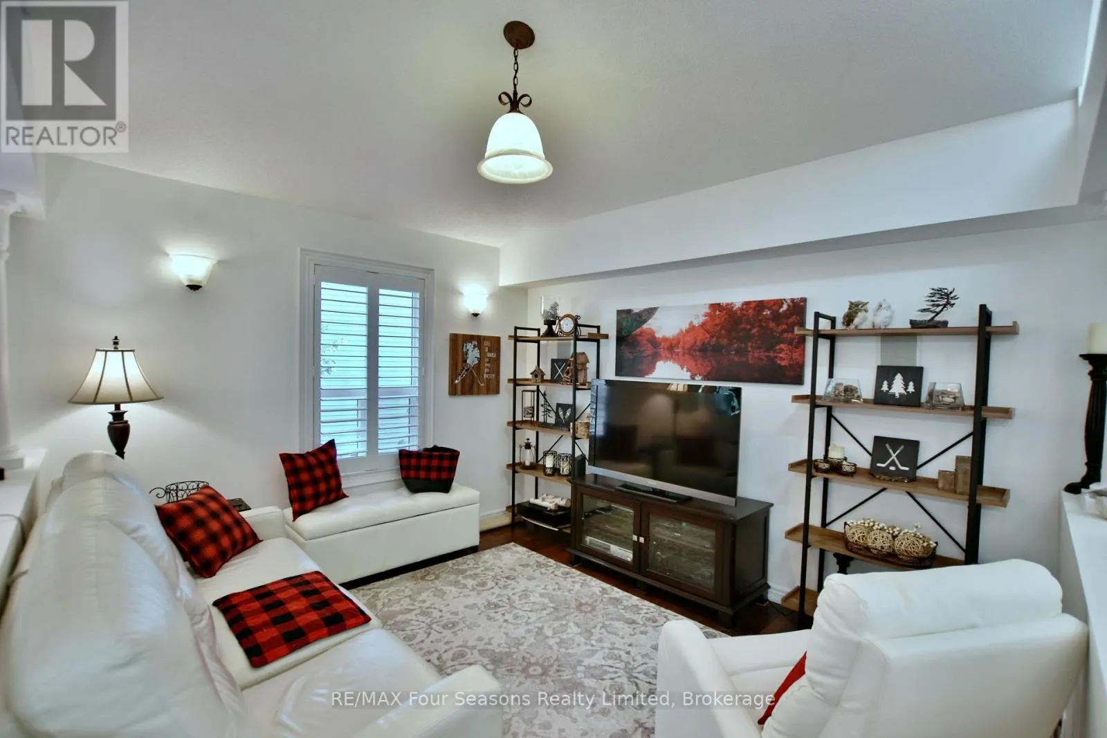 32 NETTLETON COURT