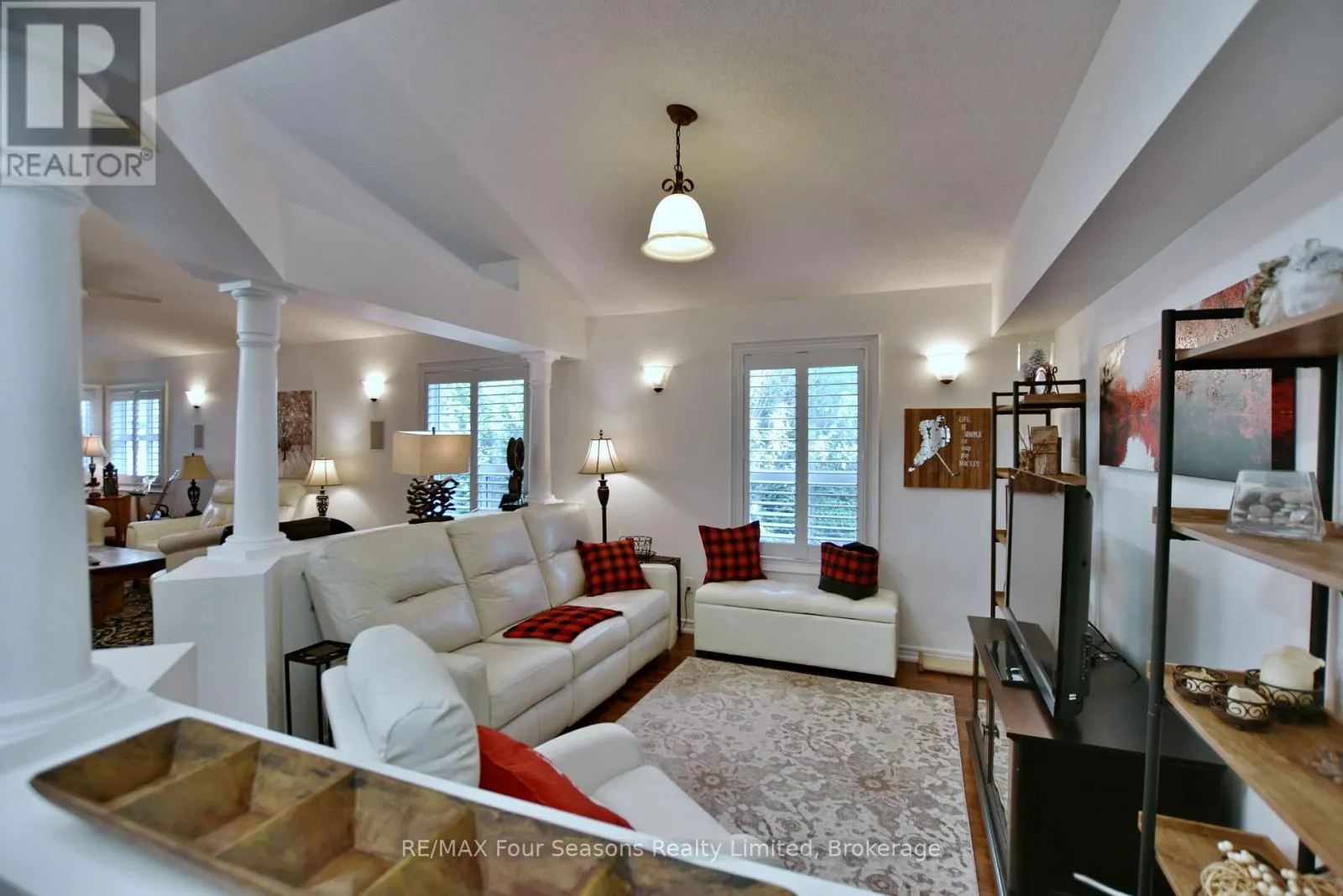 32 NETTLETON COURT