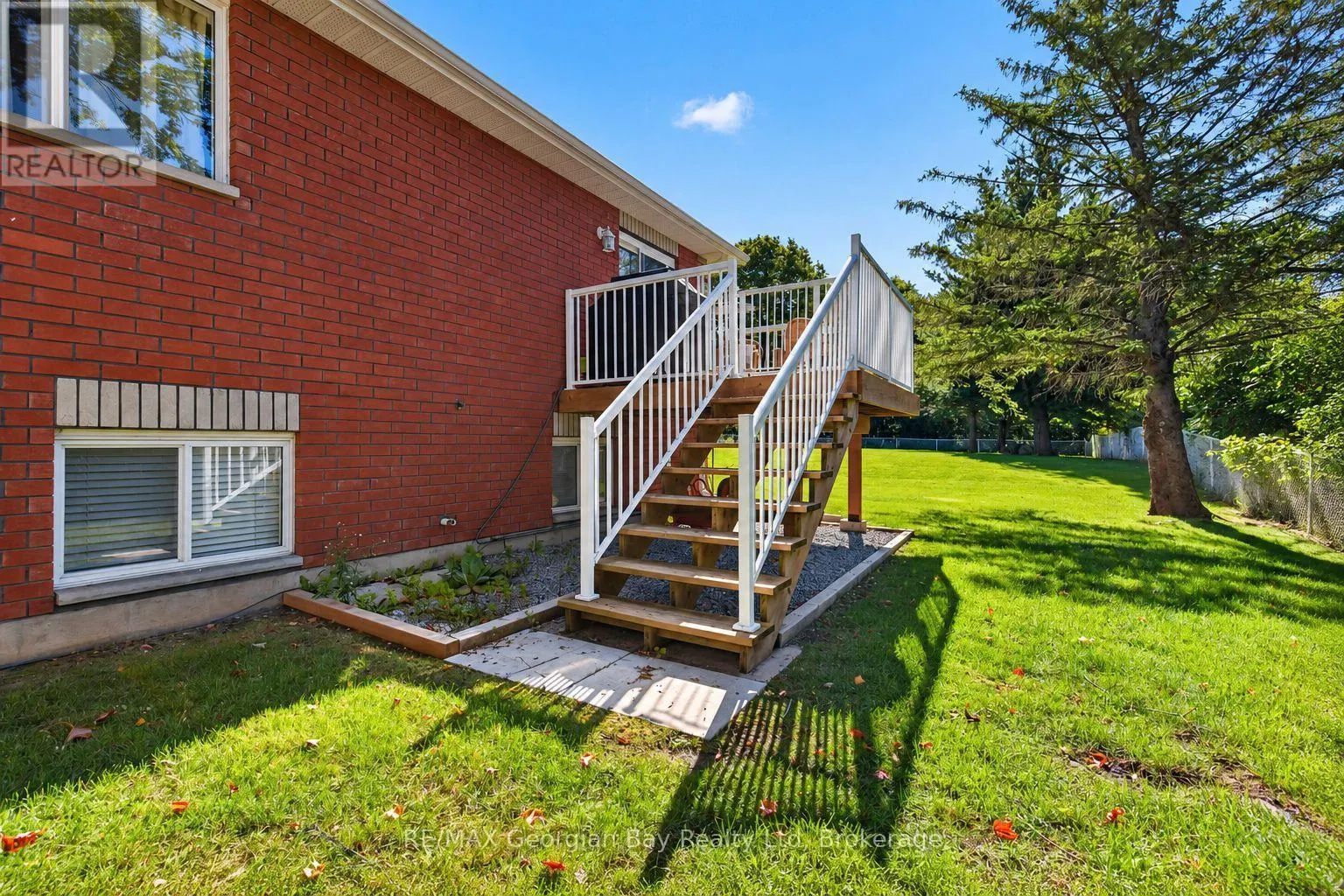5 - 90 THOMPSONS ROAD #5