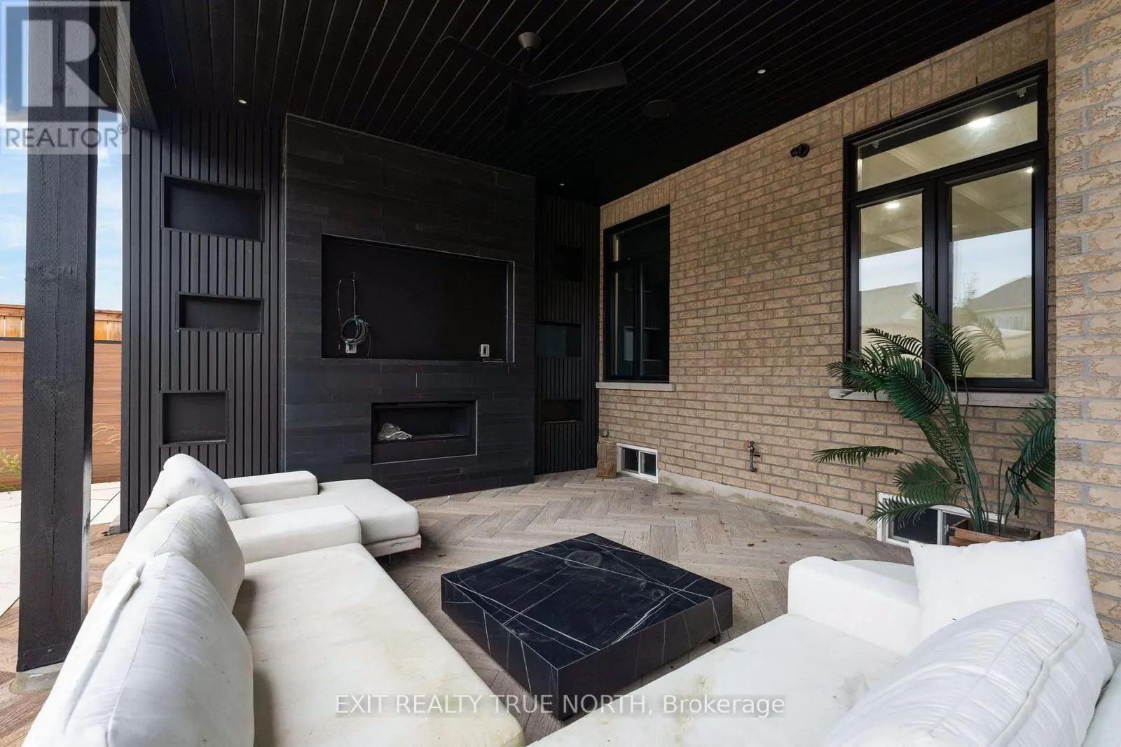 106 RUGMAN CRESCENT