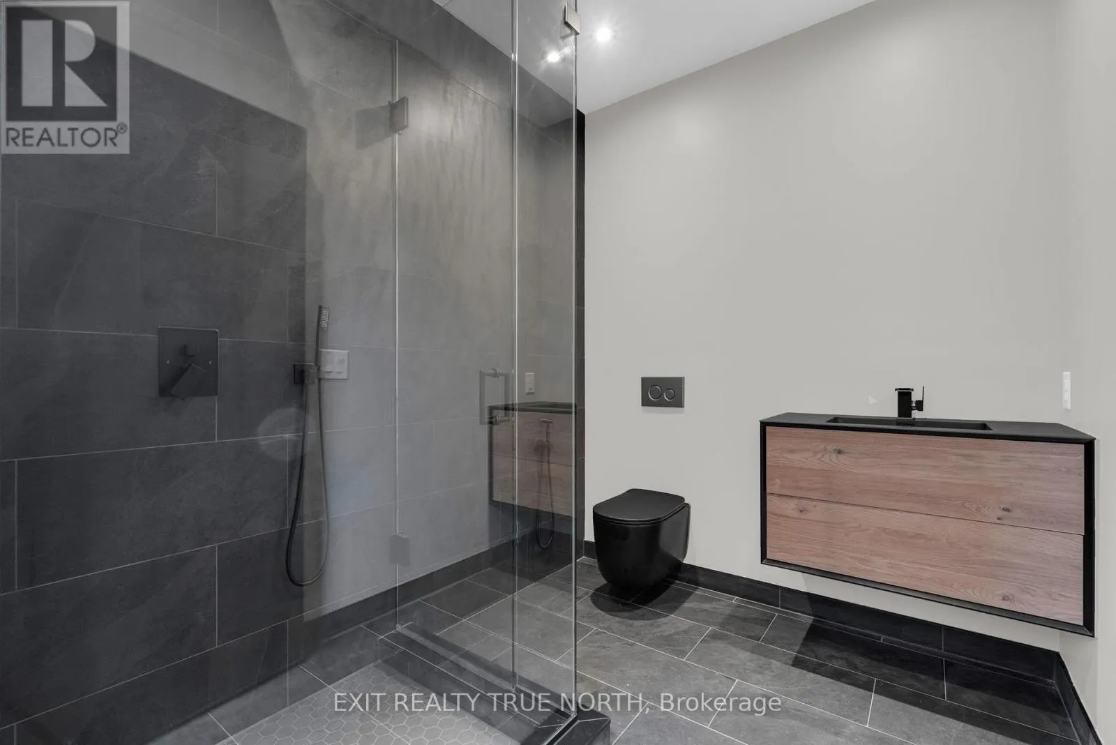 106 RUGMAN CRESCENT