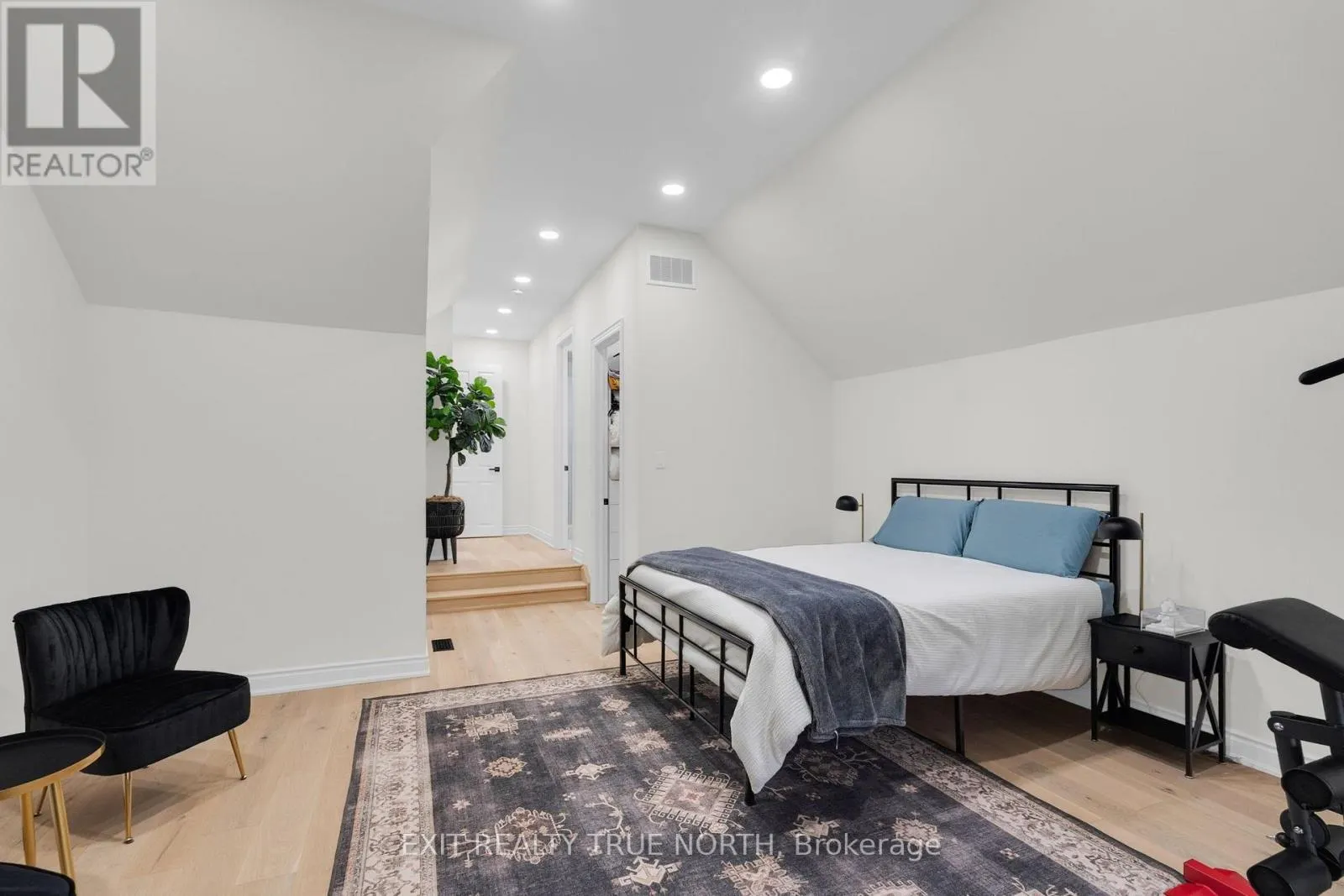 106 RUGMAN CRESCENT