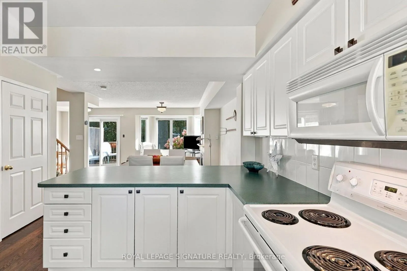 9 VALLEYMEDE COURT