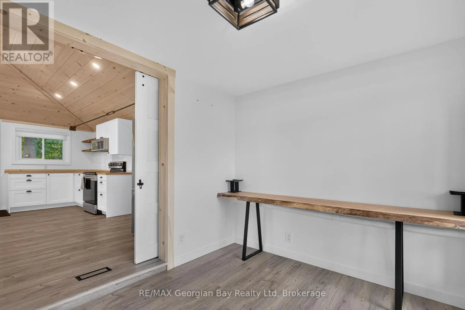 18 SALLOWS DRIVE