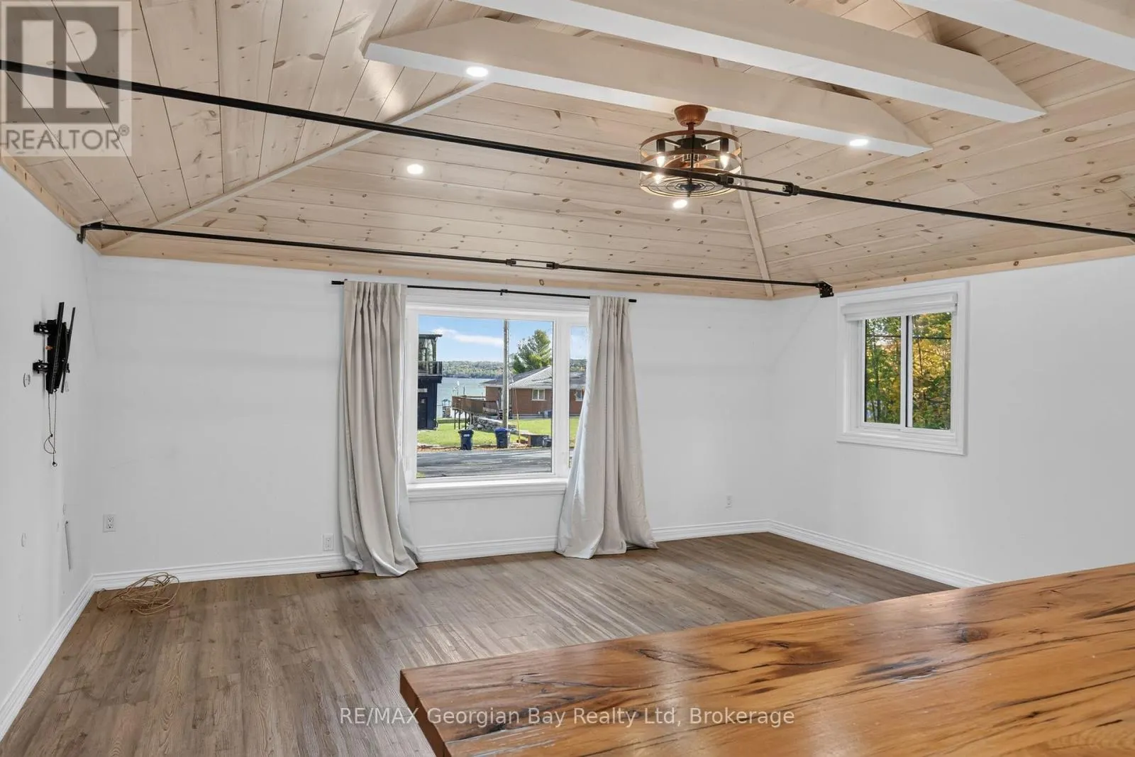 18 SALLOWS DRIVE