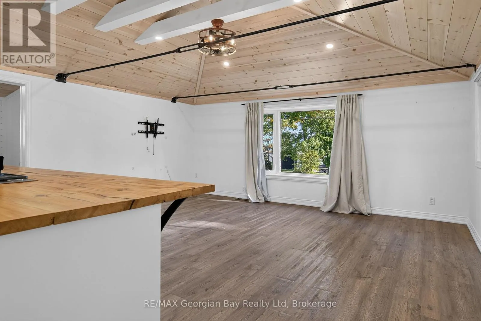 18 SALLOWS DRIVE