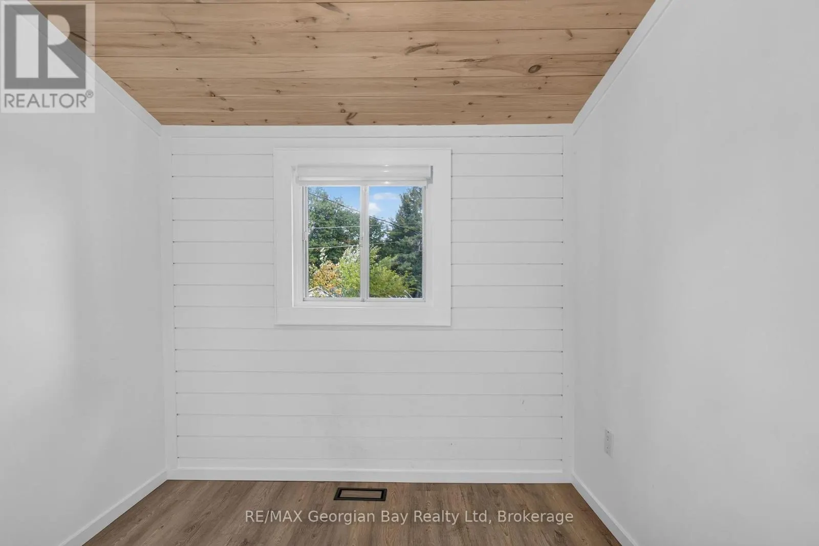 18 SALLOWS DRIVE