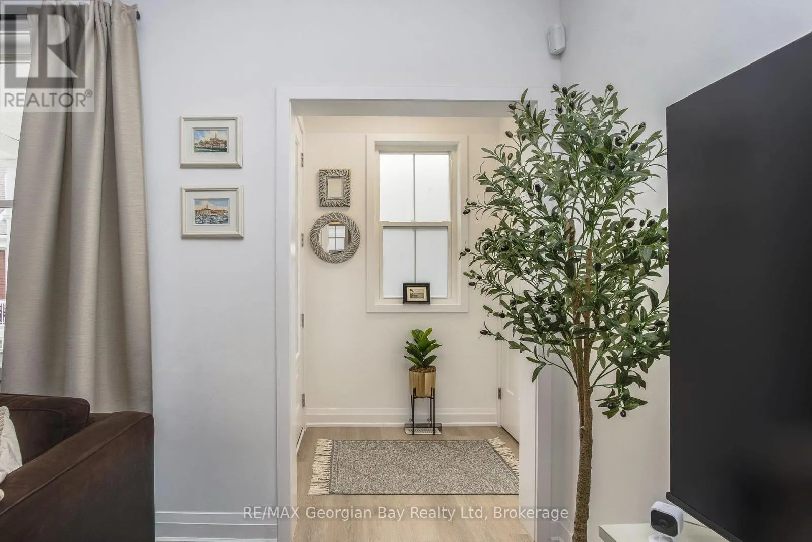 16 DANIELLE CRESCENT