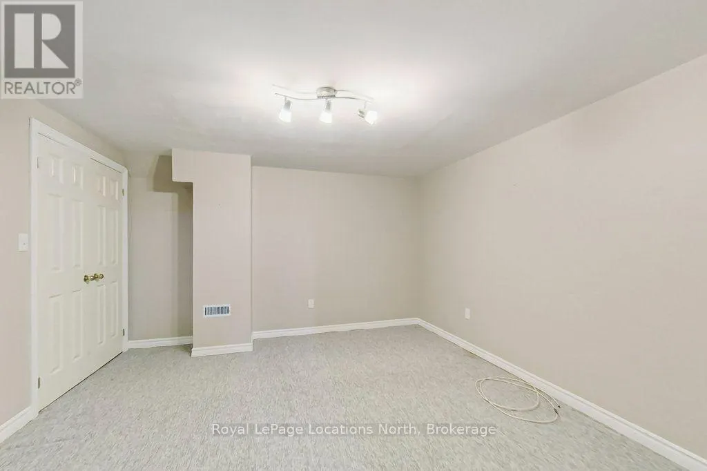 52 THOMAS DRIVE