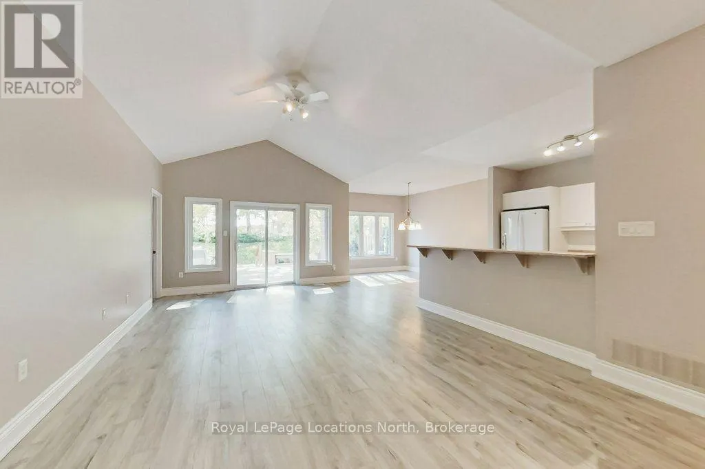 52 THOMAS DRIVE