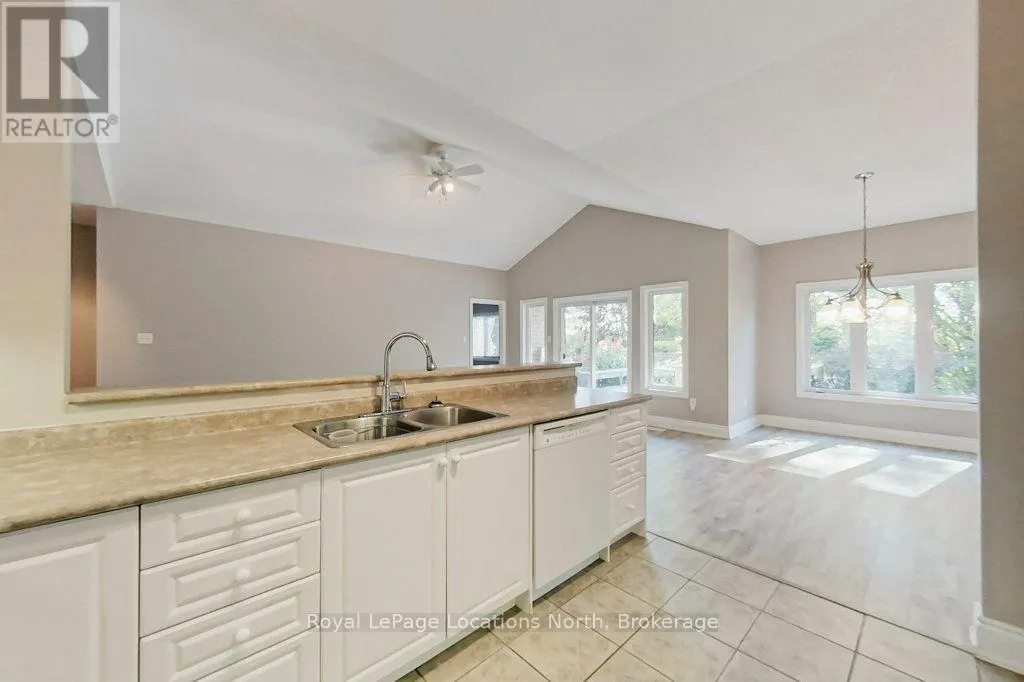 52 THOMAS DRIVE