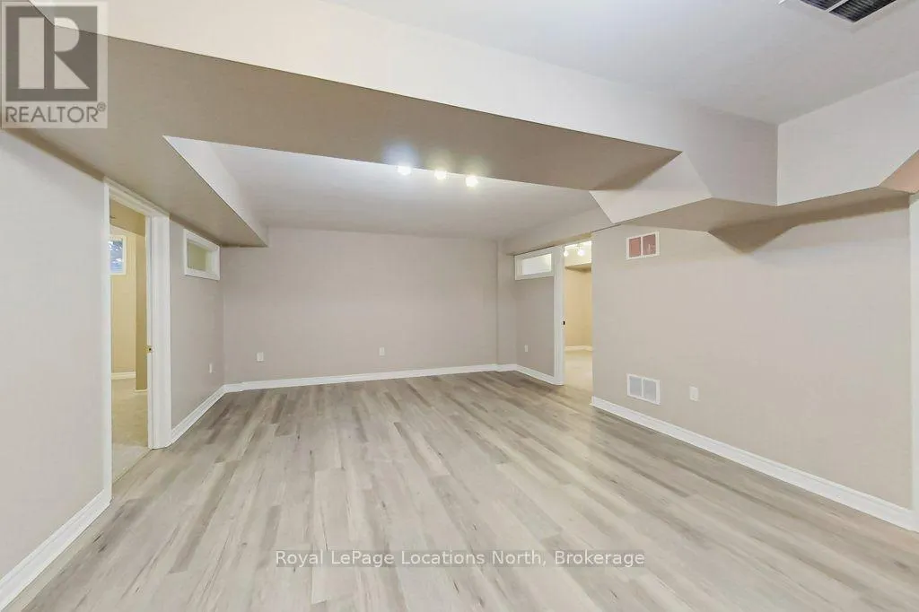 52 THOMAS DRIVE