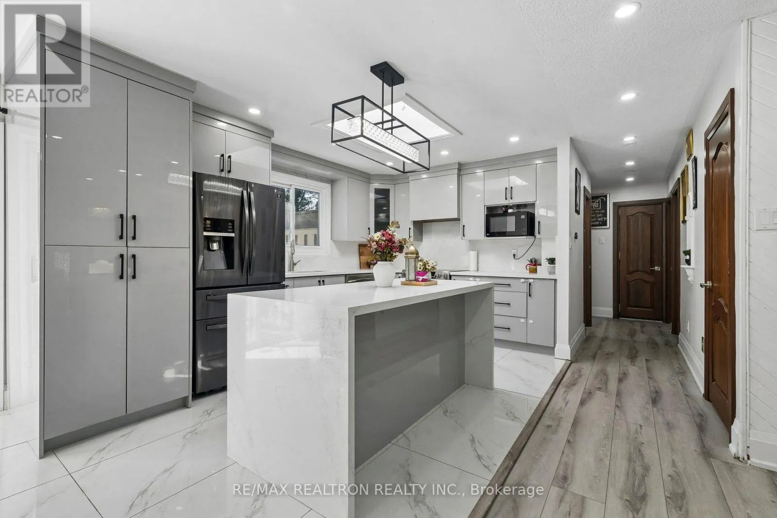 UPPER - 101 MARSHALL STREET