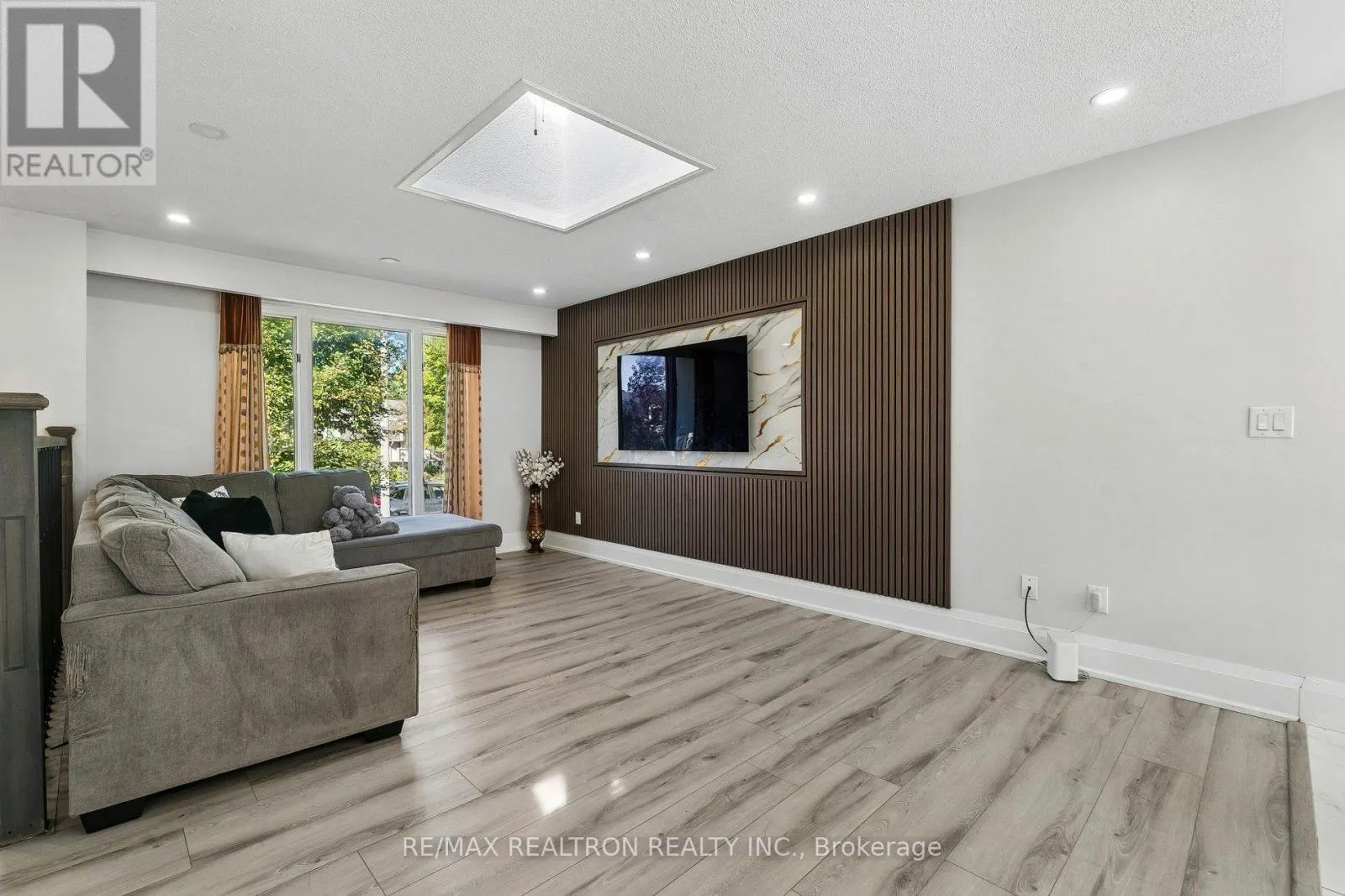 UPPER - 101 MARSHALL STREET