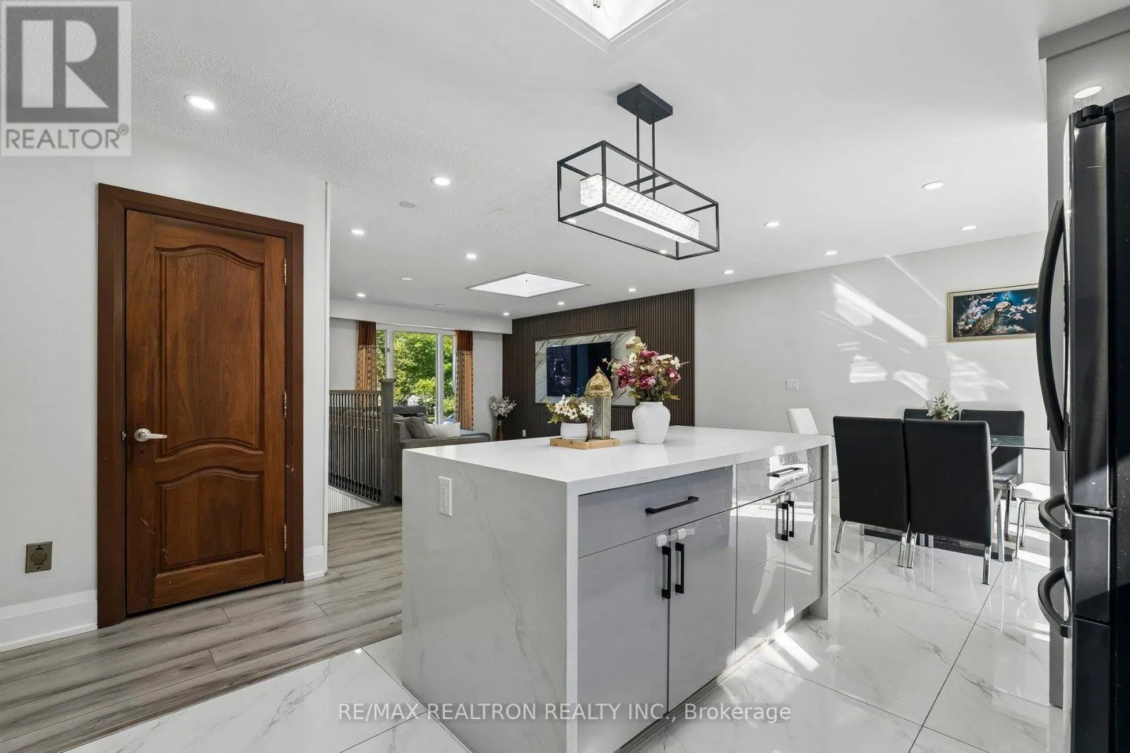 UPPER - 101 MARSHALL STREET