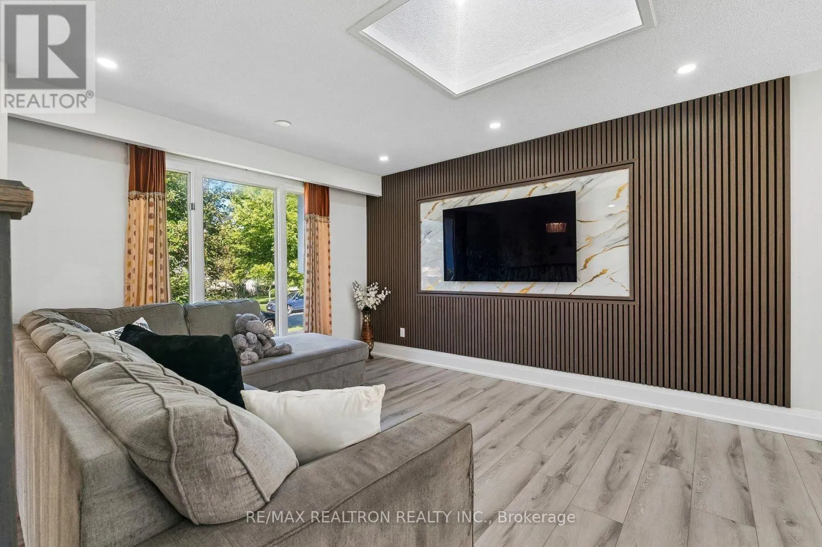 UPPER - 101 MARSHALL STREET