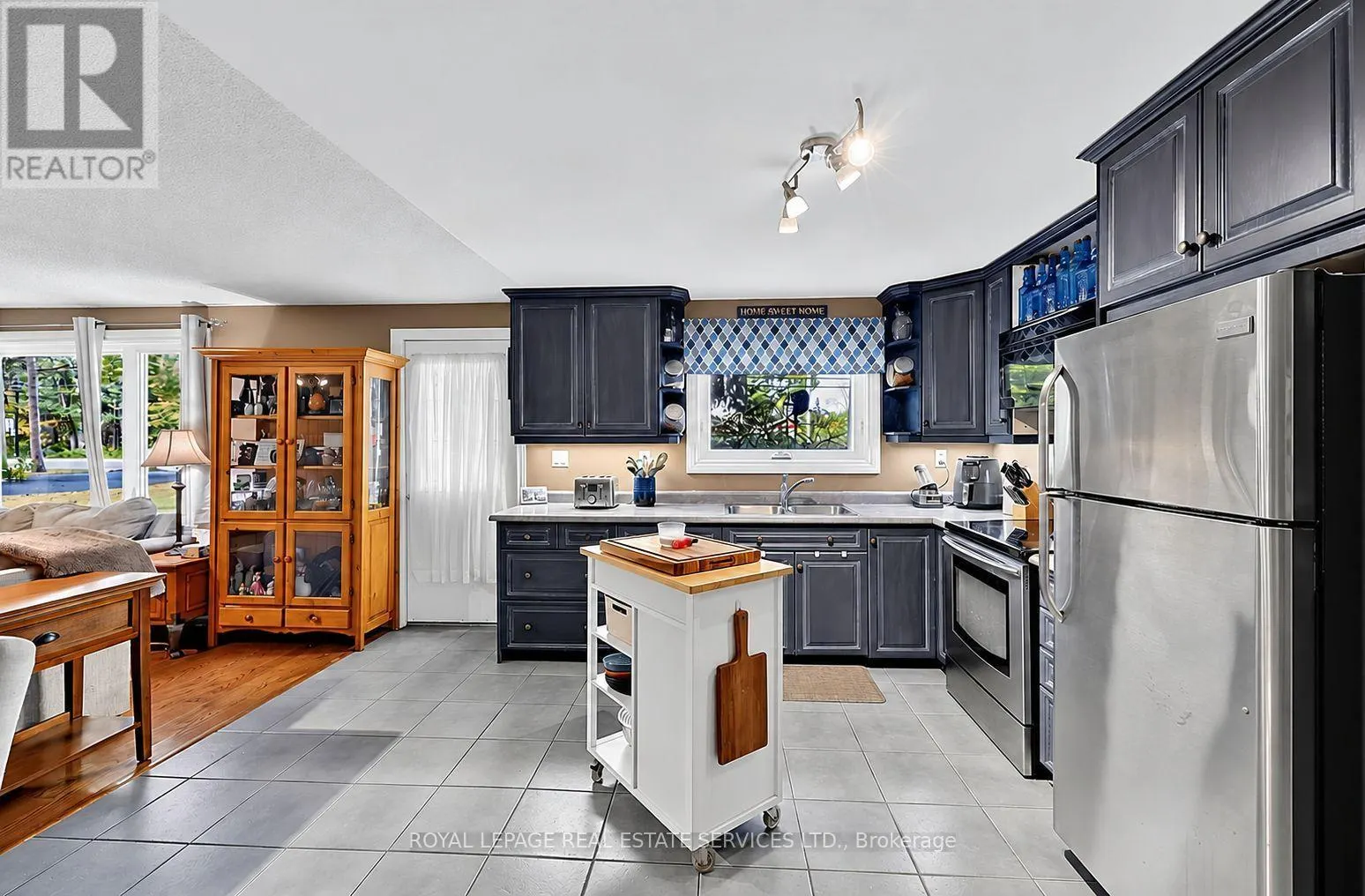 1687 RIVER ROAD W