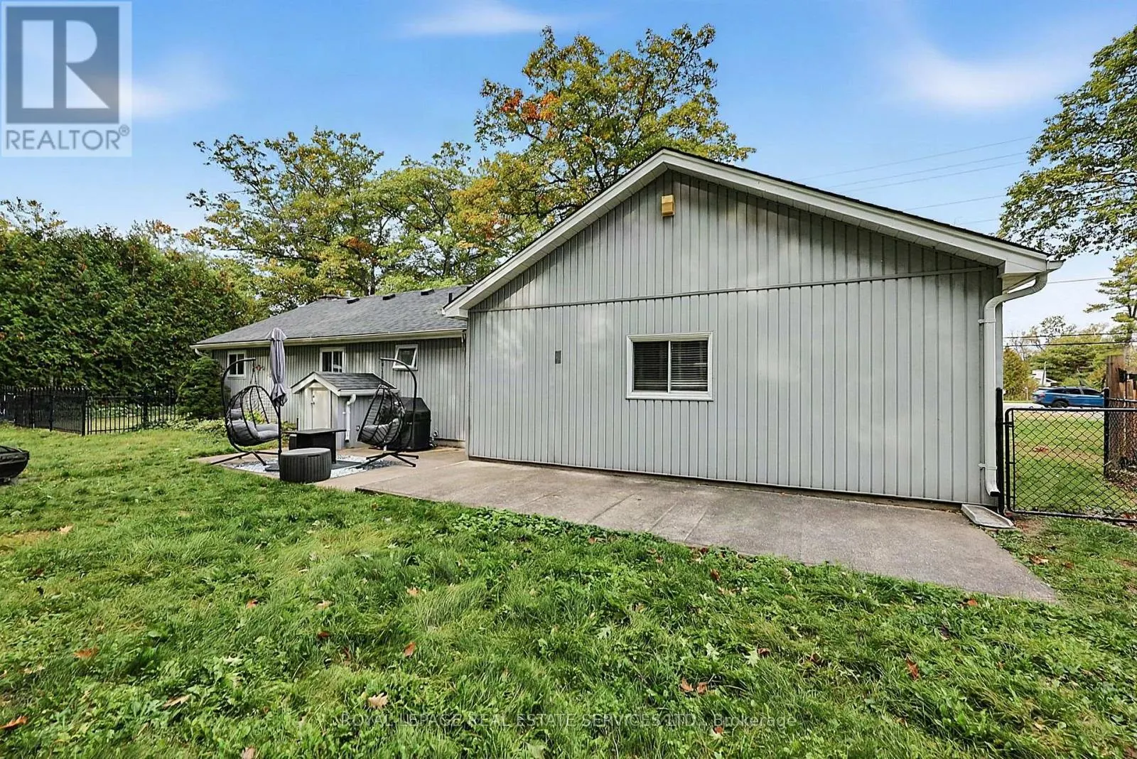 1687 RIVER ROAD W