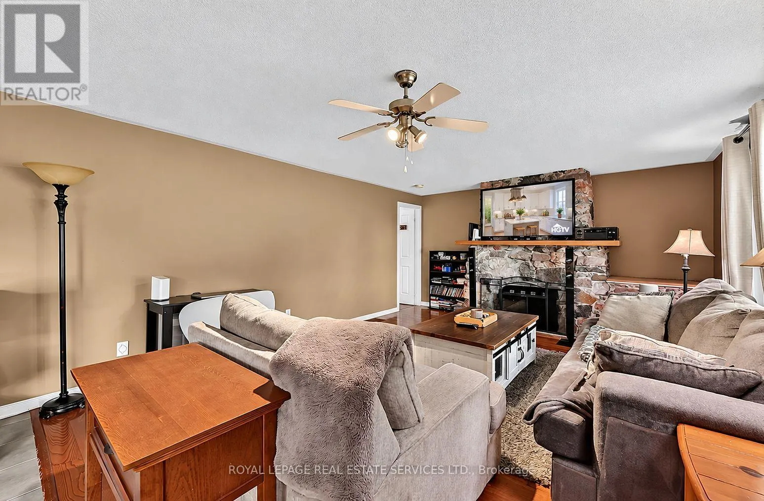 1687 RIVER ROAD W