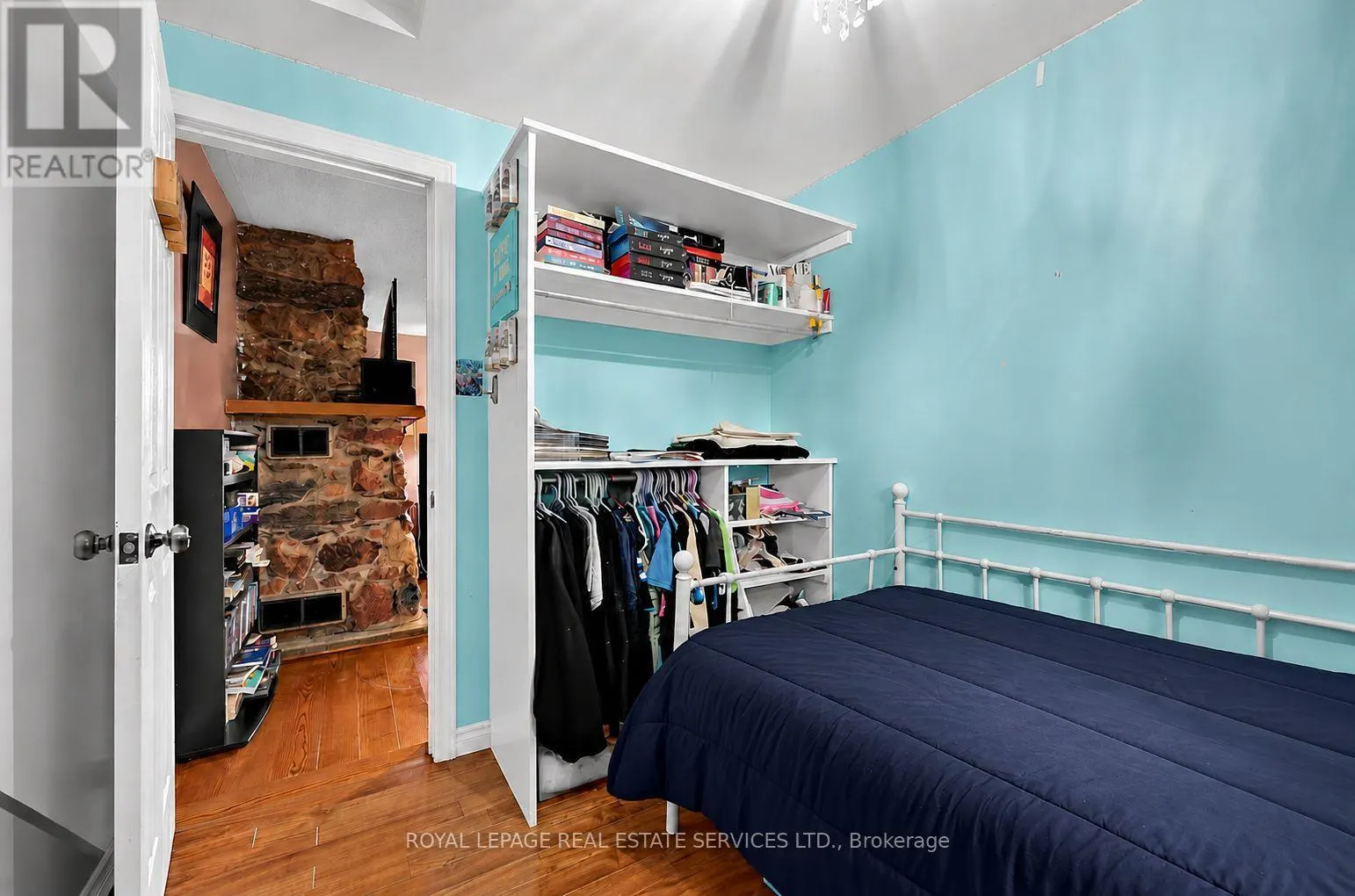 1687 RIVER ROAD W