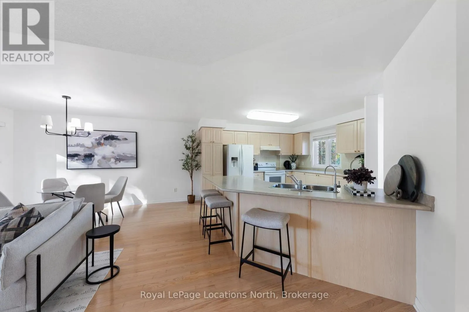 4 TRAILWOOD PLACE