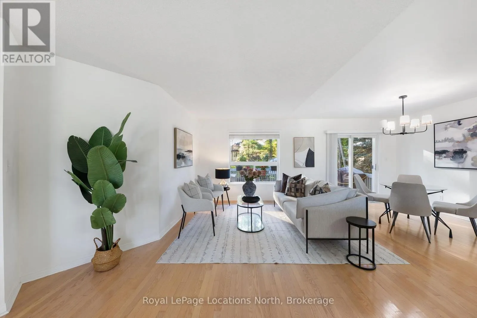 4 TRAILWOOD PLACE