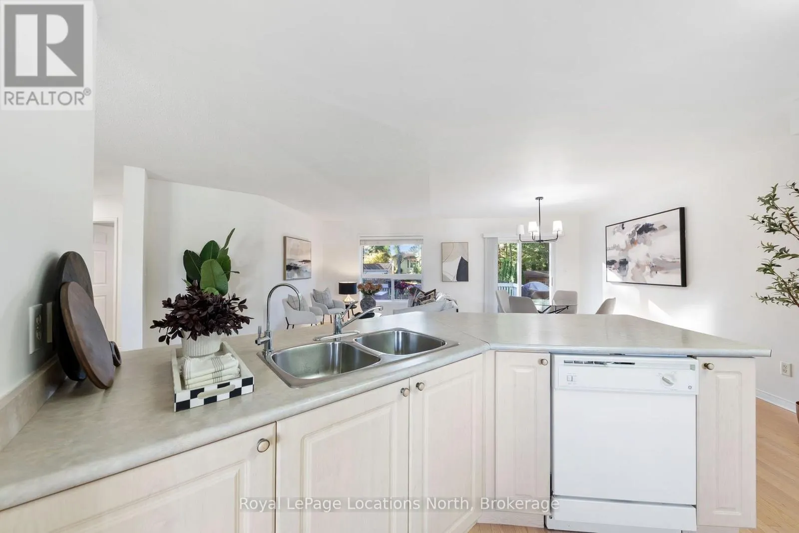 4 TRAILWOOD PLACE