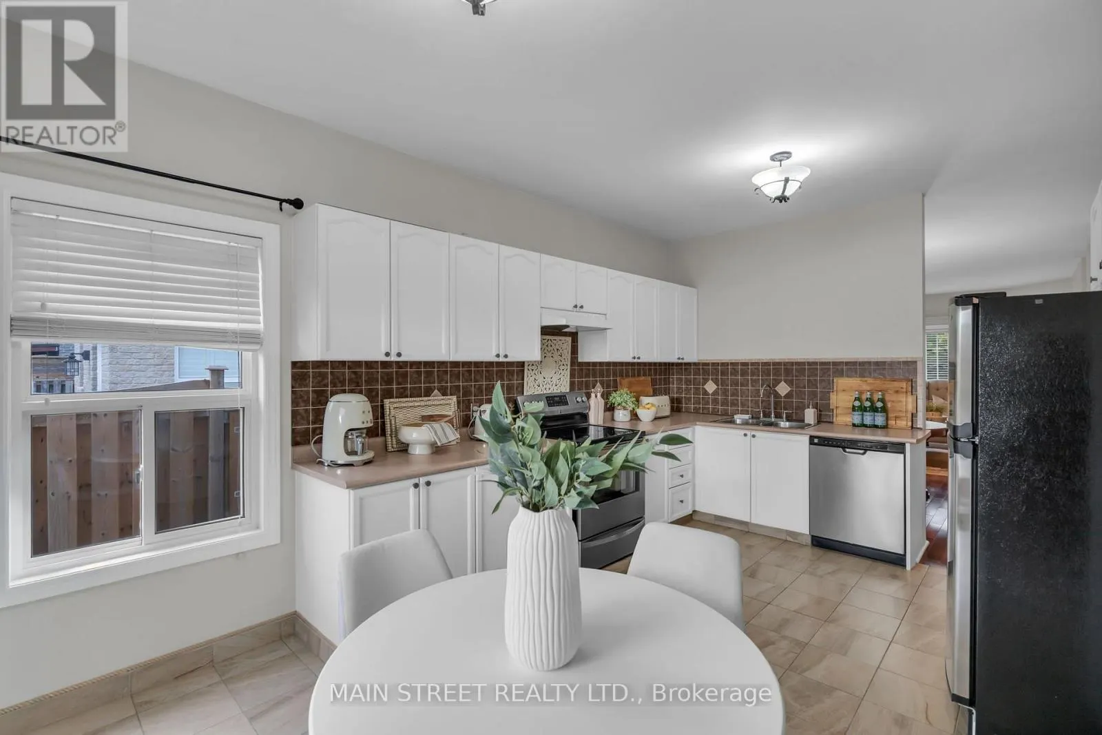 27 MAX AVENUE