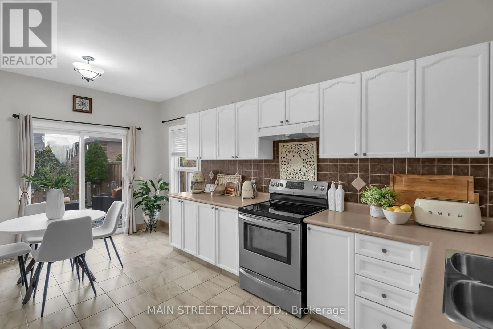 27 MAX AVENUE