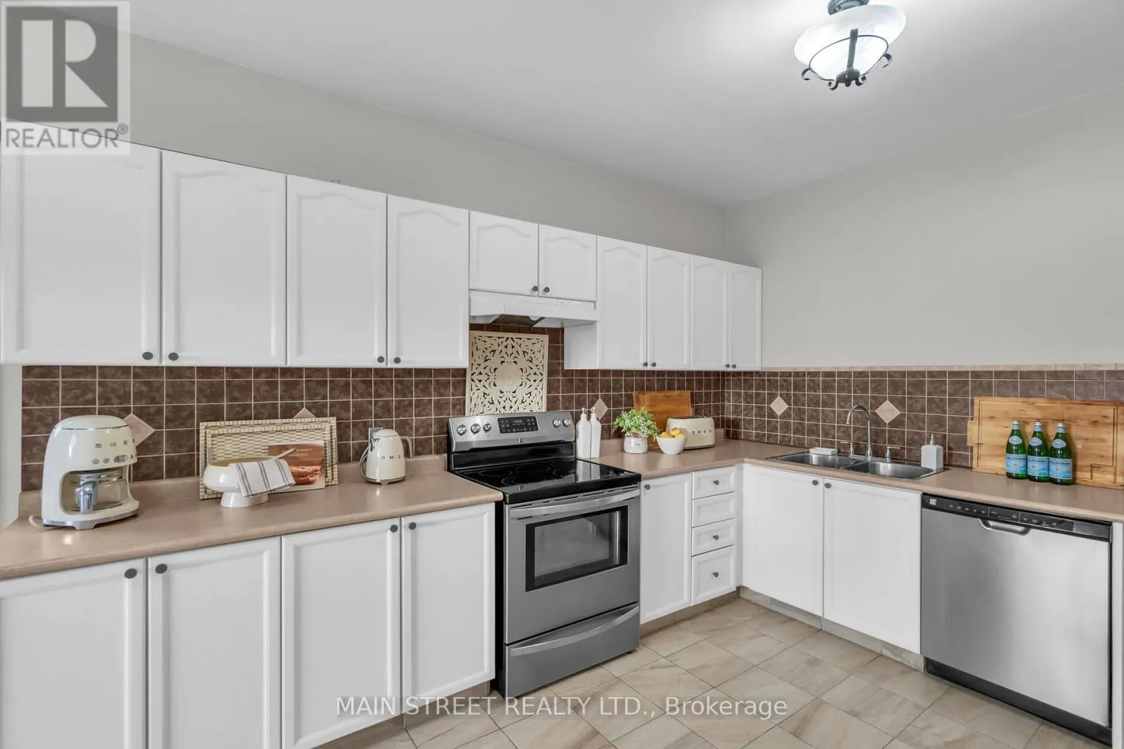 27 MAX AVENUE