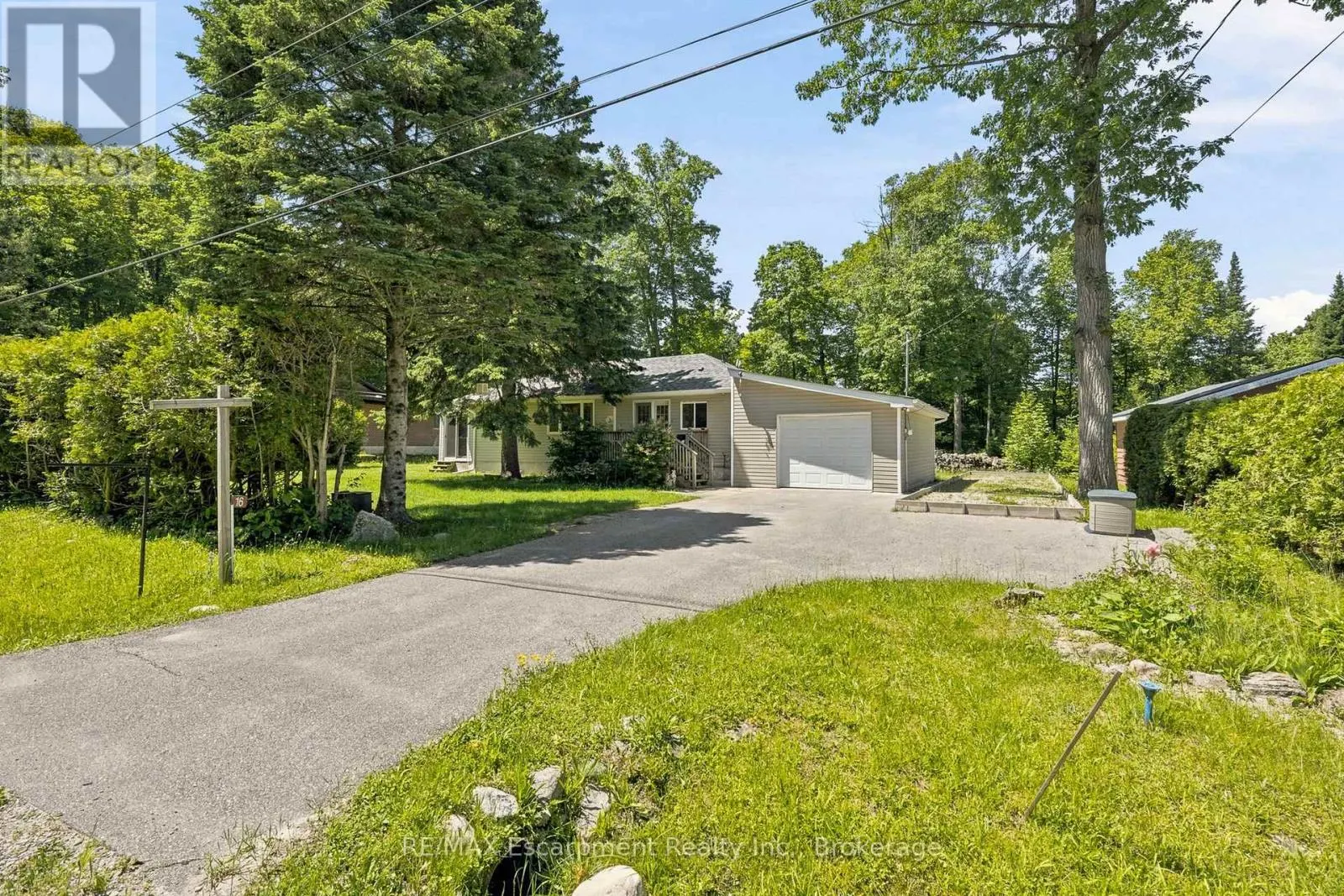 16 HIAWATHA ROAD