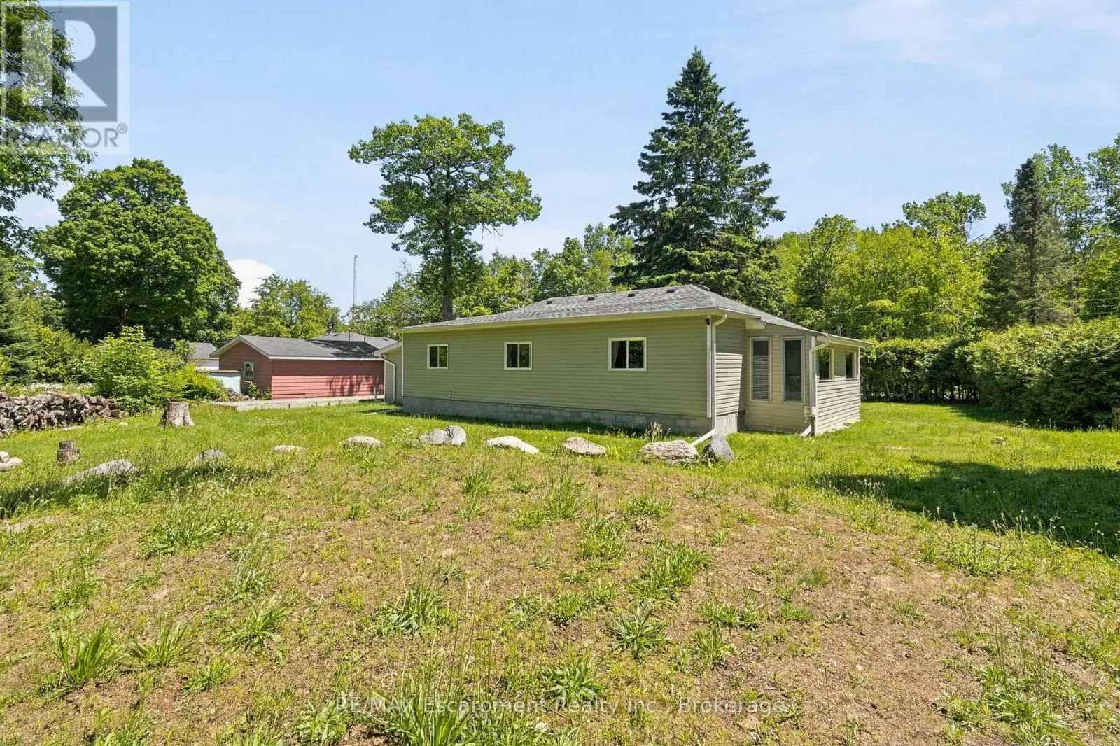 16 HIAWATHA ROAD