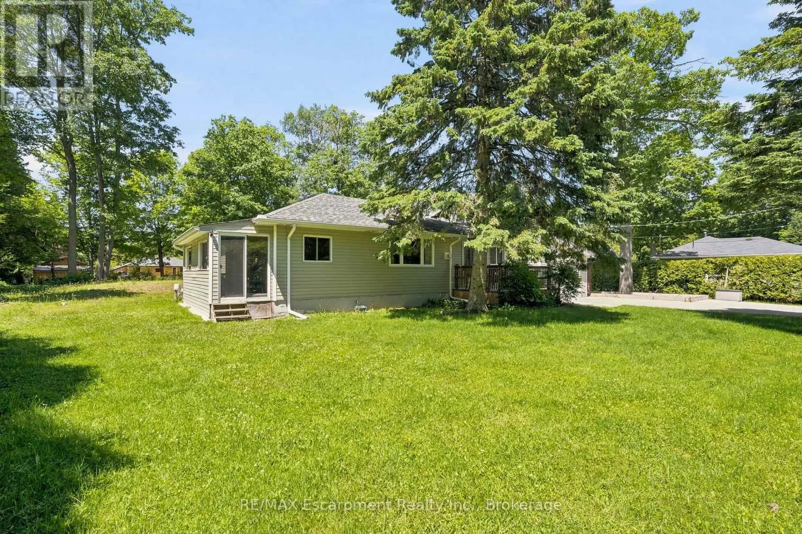 16 HIAWATHA ROAD