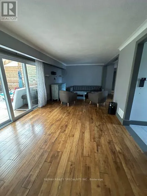 UPPER - 189 LITTLE AVENUE