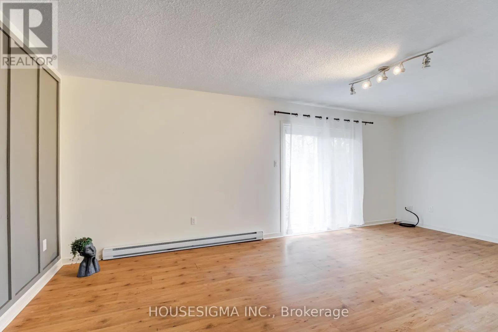 LOFT - 22 DRURY LANE