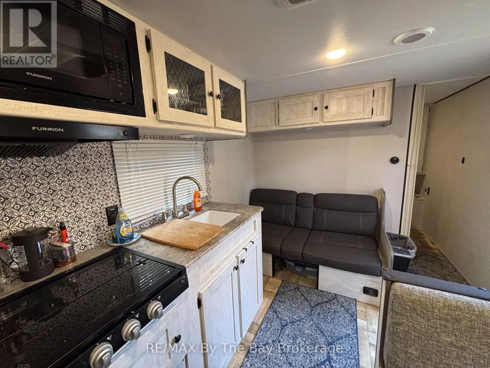 242 - 85 THEME PARK DRIVE #242