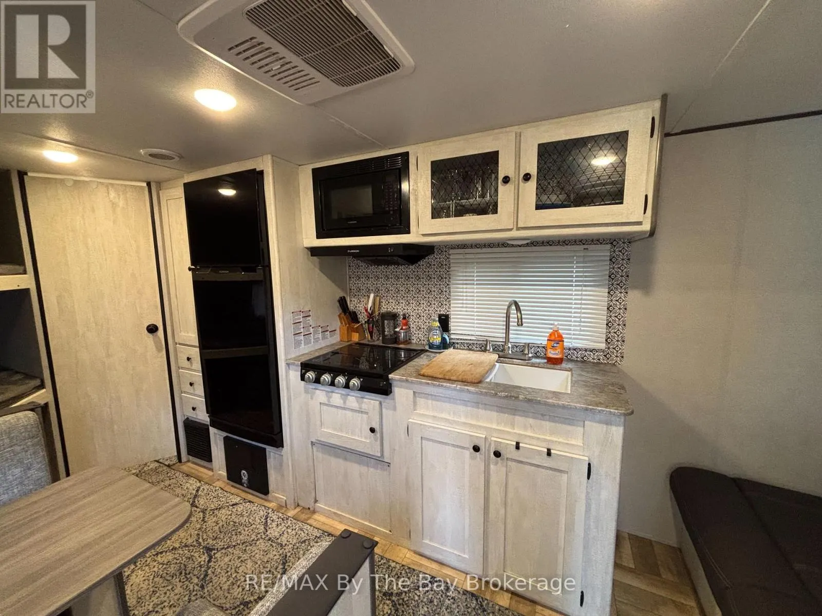 242 - 85 THEME PARK DRIVE #242