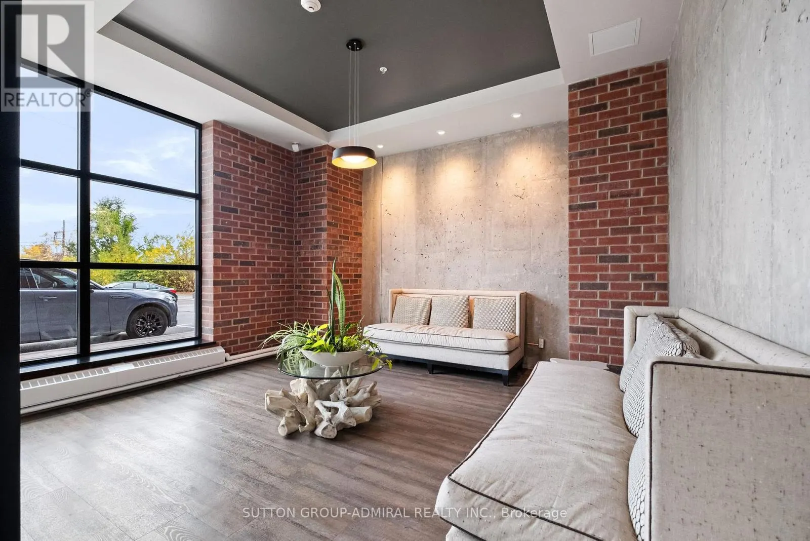 305 - 21 MATCHEDASH STREET