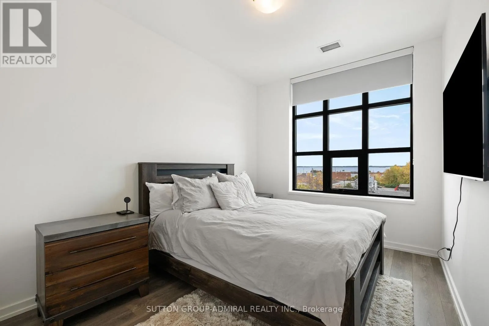 305 - 21 MATCHEDASH STREET