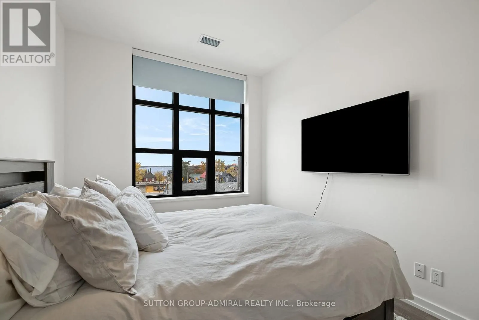 305 - 21 MATCHEDASH STREET