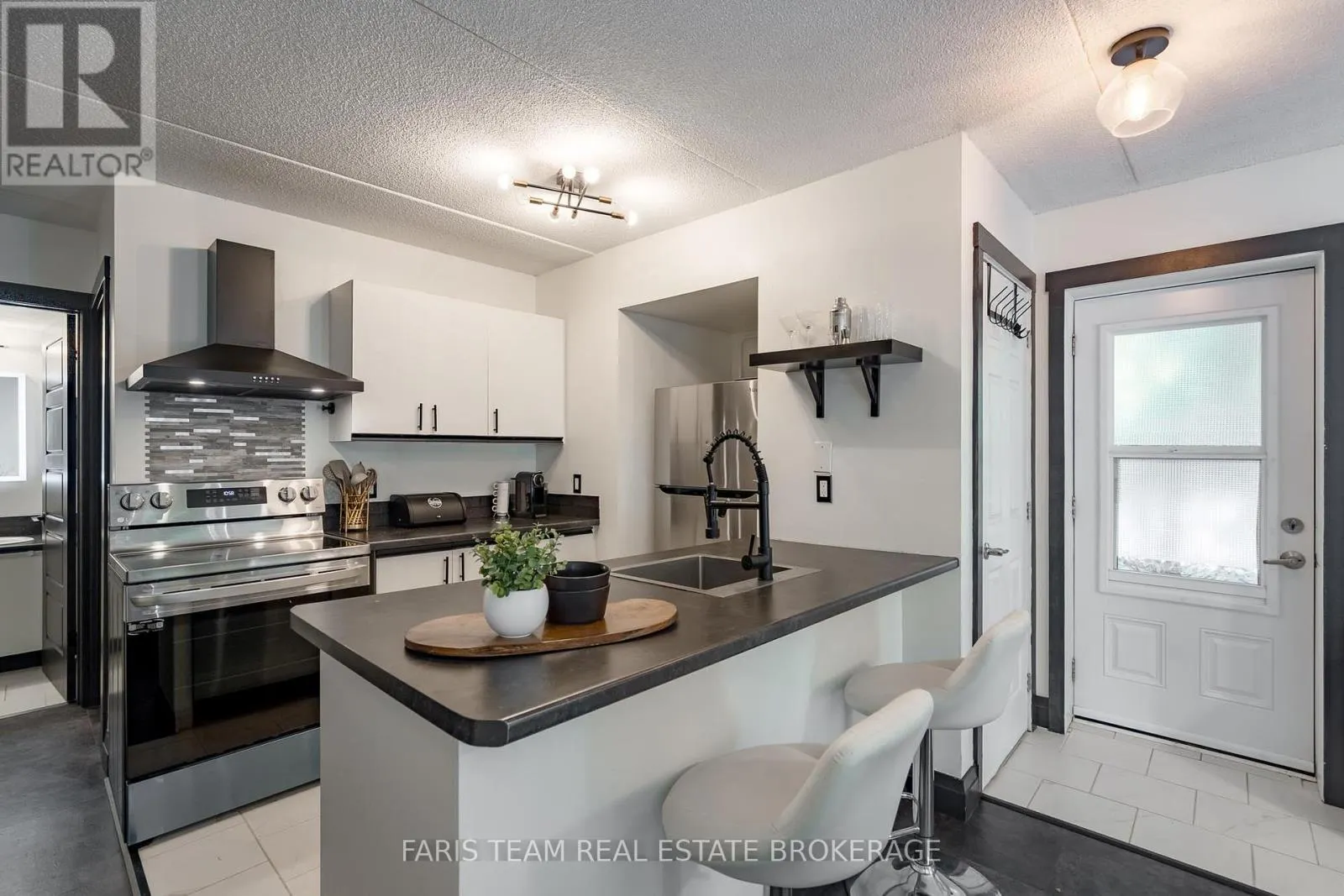 84 - 23 DAWSON DRIVE