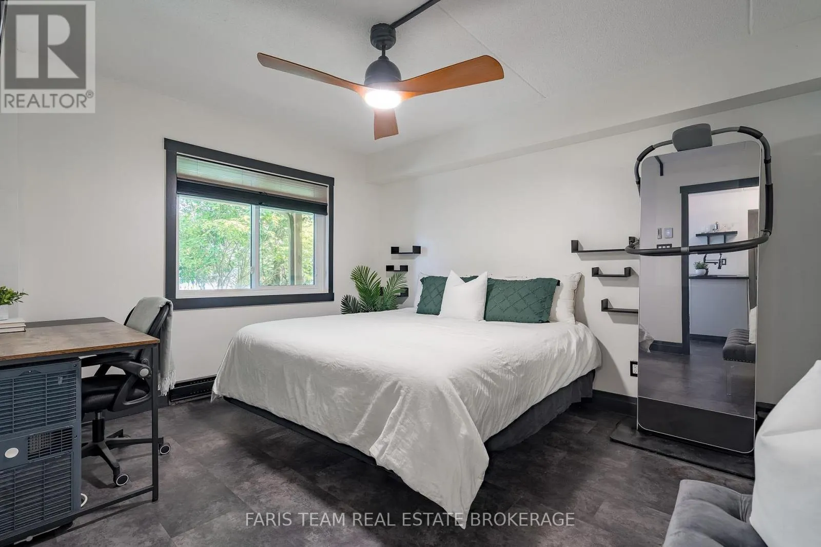 84 - 23 DAWSON DRIVE