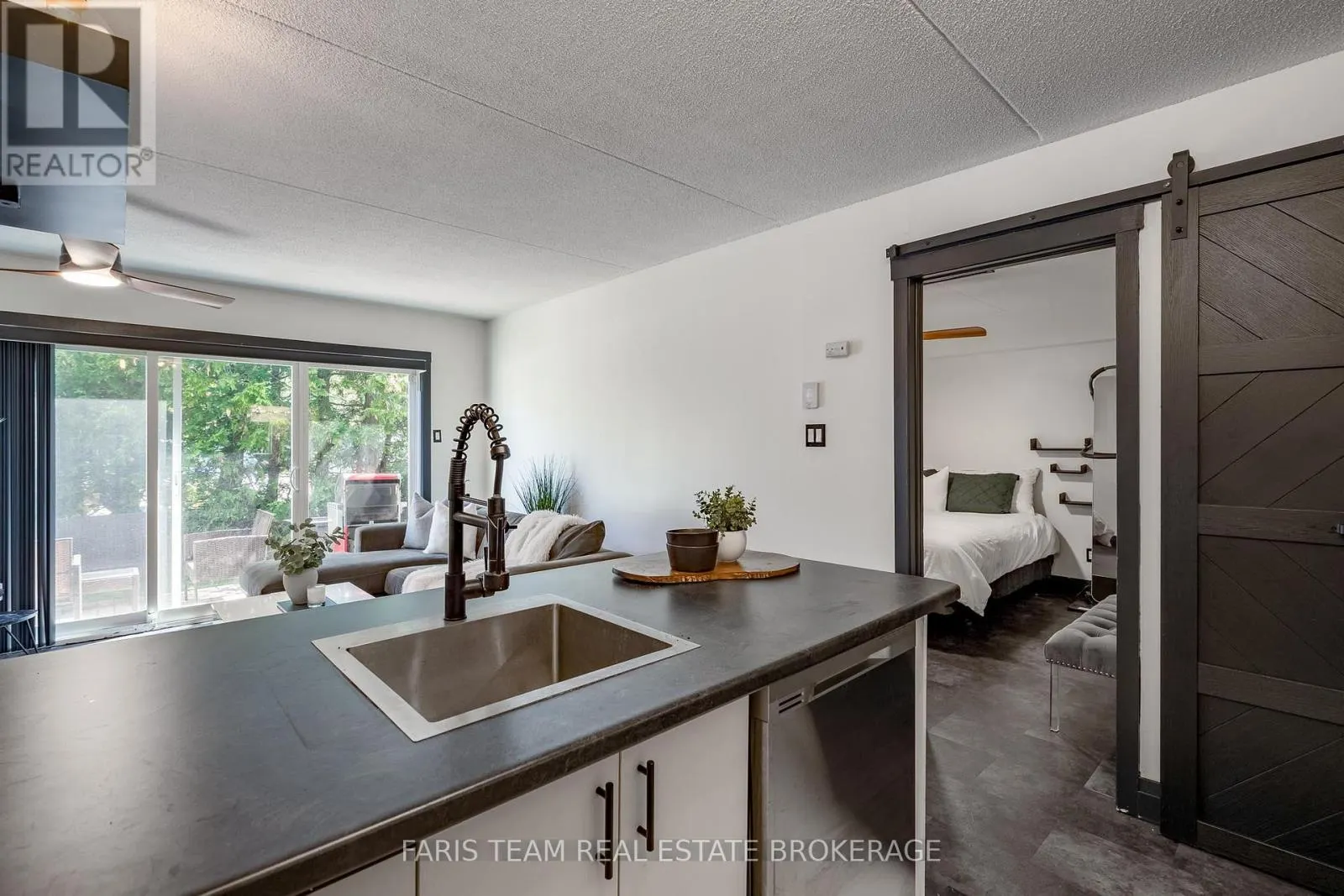 84 - 23 DAWSON DRIVE