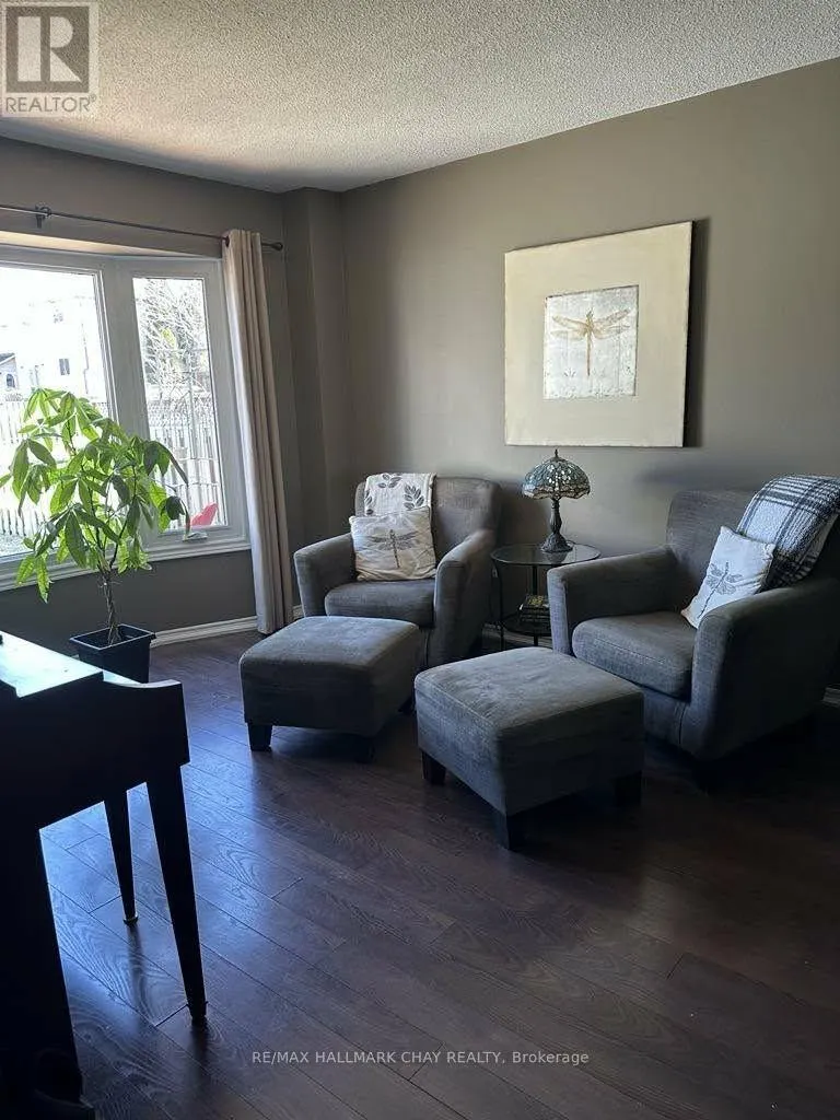 61 CARRUTHERS CRESCENT