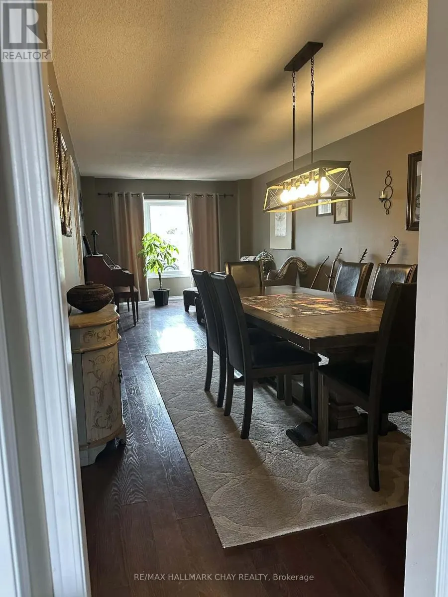 61 CARRUTHERS CRESCENT